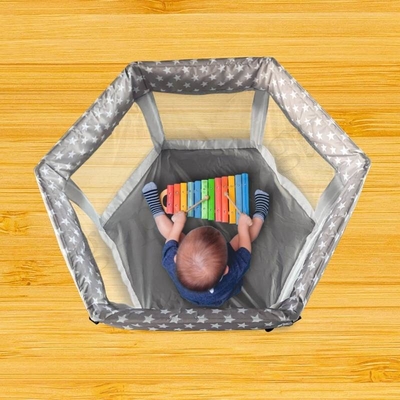 De multifunctionele Draagbare Baby Playard die van de Metaalstof het Binnen en Openluchtgebruik van de Reisbox vouwen