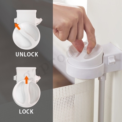 55“ - 118“ Verlengbare Mesh Retractable Baby Gate For Treden van Multiscene