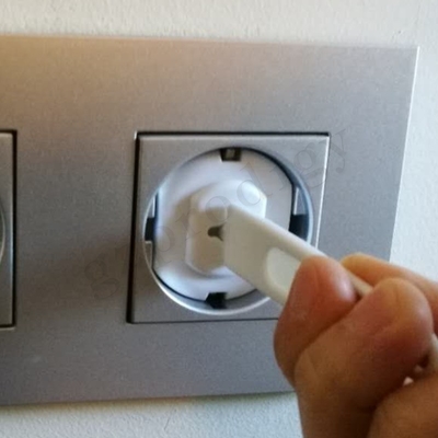 2 Pin Palstic-van de het Kindveiligheid van de EU de Standaard Elektrodekking van de de Afzetstop voor Bescherming
